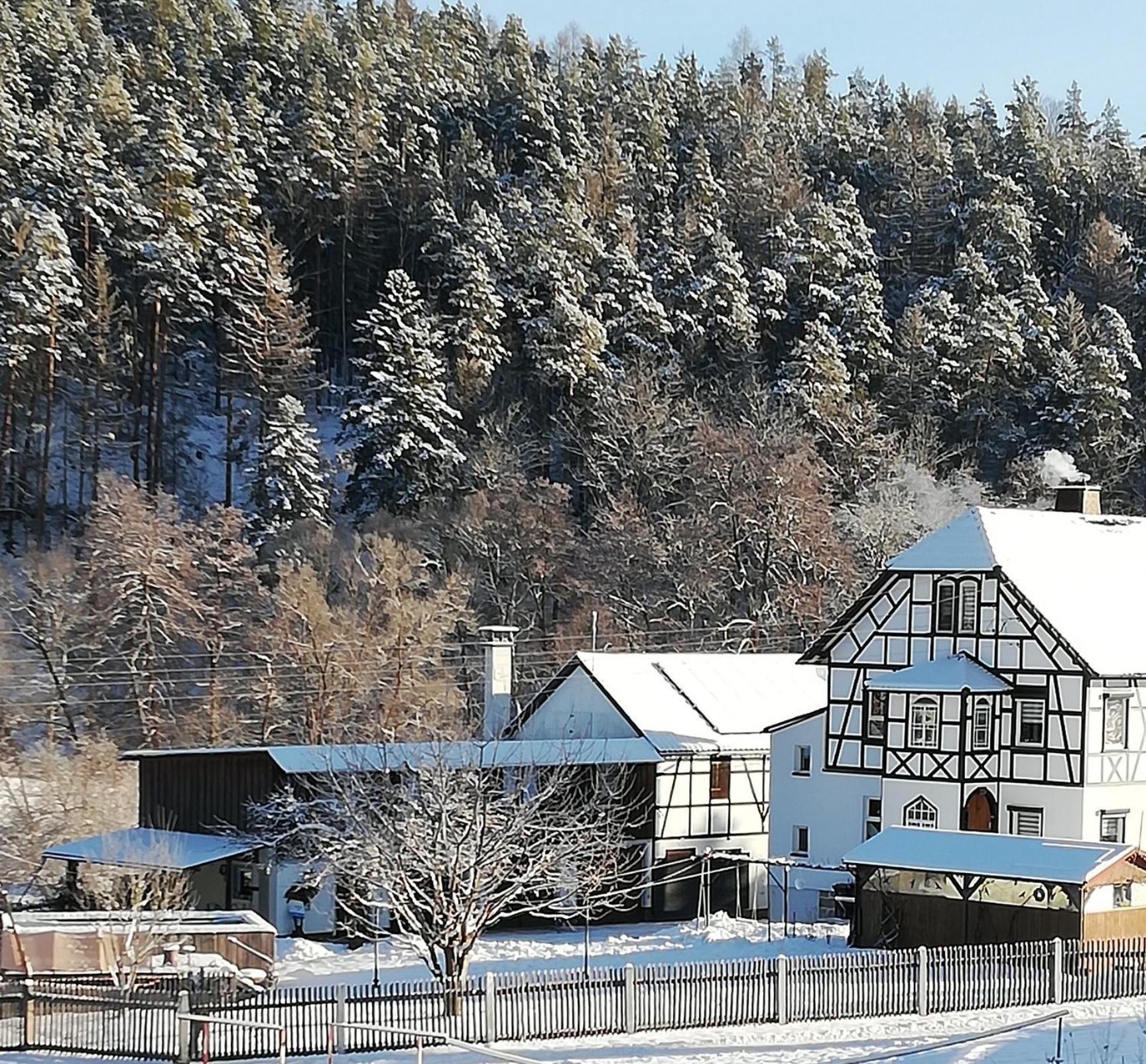 An Der Klosterruine Mit Kostenfreien Parkplatz Und Wlan Paulinzella
